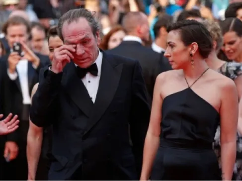 الكشف عن سبب صادم لوفاة ابنة توني لي جونز