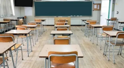 مصر: بعد إغلاق المدرسة وتركها وحيدة.. إصابة تلميذة «ابتدائي» قفزت من النافذة