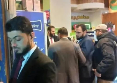 عقب انباء عن اصابته .. الشرع يتجول في دمشق - فيديو