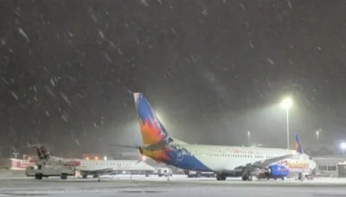 ثلوج فرنسا تُعطل 15% من الرحلات في مطارين رئيسيين