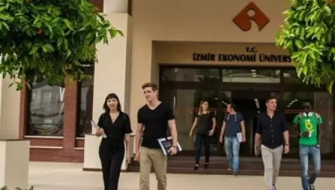 فضيحة تهز جامعة تركية.. طالبات في مزاد للتصويت بأوصاف مهينة دون علمهن