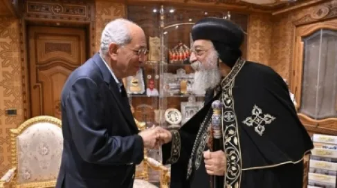 عقب ملاحقة 14 عاماً.. ظهور مفاجئ لوزير مالية مبارك في القاهرة