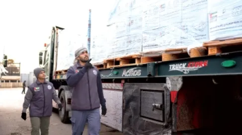 دخول أولى شحنات سفينة محمد بن راشد الإنسانية إلى غزة