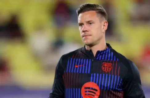 ضربة لمخططات فليك.. تفاصيل إصابة شتيغن في تدريبات جدة