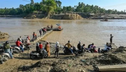 شاهد| سيول مدمّرة في إندونيسيا تقتل 14 شخصاً