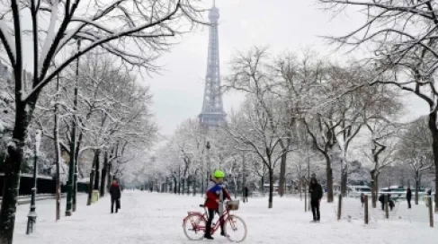 الثلوج تتسبب بإلغاء 140 رحلة جوية في باريس