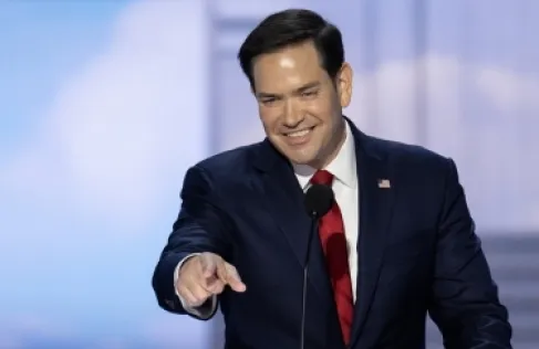 مناقضاً إعلان البيت الأبيض.. وزير خارجية أمريكا: لا نخطط لغزو غرينلاند