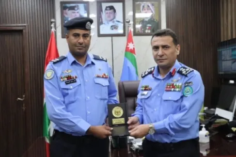 تكريم شرطي أنقذ فتاة تعرضت للغرق في العقبة