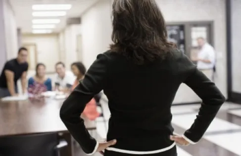 فضيحة في أستراليا.. معلمة تعتدي جنسيا على طلاب!