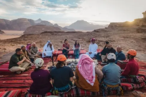 الملكة رانيا العبدالله والأميرة سلمى تزوران وادي رم