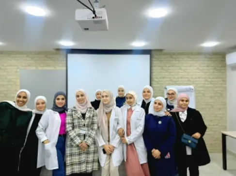 كلية التمريض في جامعة الزيتونة تنفذ فعاليتين صحيتين للأطفال ذوي الإعاقة وأهاليهم