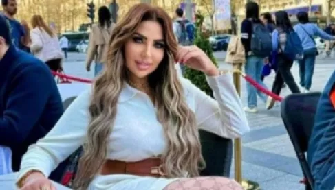 داخل قفص الاتهام.. سارة خليفة تؤدي صلاة العصر أثناء استراحة محاكمتها