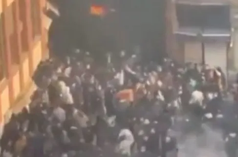 انقطاع الإنترنت بإيران وترامب يلوح بضربة قوية