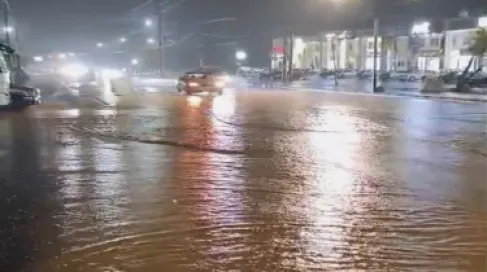 الكرك.. ارتفاع منسوب المياه على جسر الثنية والمرج