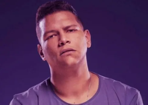 فنان مصري يفجع بوفاة والده وابنته خلال أسبوعين