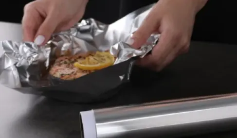 الاستخدام الخاطئ لورق الألومنيوم قد يضر الكلى والعظام والجهاز العصبي