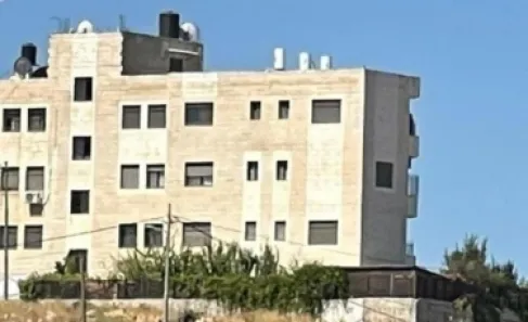 هرباً من مشادة عائلية.. مصرية تقفز من الطابق الثالث بعد التسوق بـ30 ألفاً