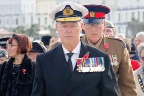 الغرامة لبريطاني انتحل رتبة عسكرية رفيعة