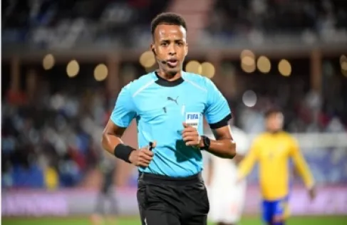 استبعاد ومعاقبة حكم مباراة الجزائر ونيجيريا بسبب حذاء !