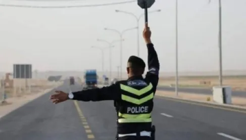 ضبط باص نقل مشترك يقوده حدث على طريق إربد–عمان