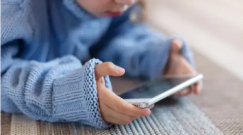 تطبيقات تتبع الأطفال.. هل تدمر الثقة؟