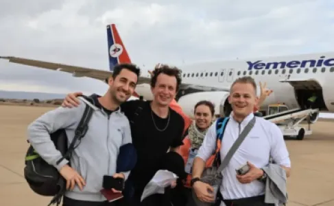 السعودية تنهي مغادرة مئات السياح العالقين في سقطرى