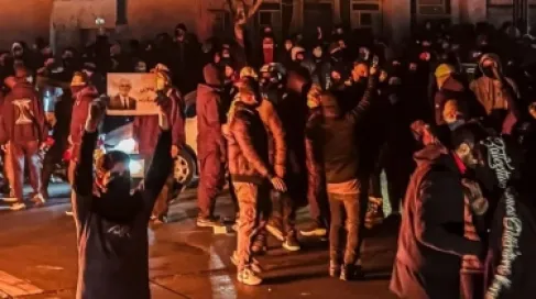 لماذا تُعدّ الاحتجاجات الحالية في إيران غير مسبوقة؟