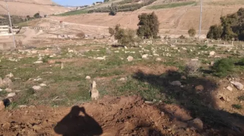 الأردن: نبش وتخريب مقبرة الوالة في مادبا بحثاً عن الدفائن - فيديو صور