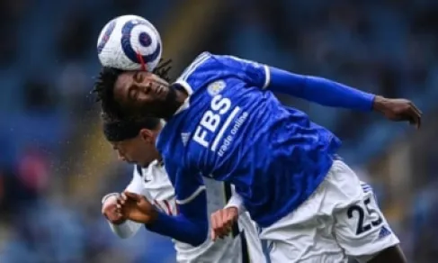 ما الذي يجعل ضرب الكرة بالرأس خطيراً جداً على الدماغ؟