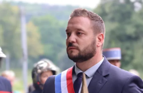 مشاكل شخصية ومشادة عنيفة مع زوجته.. العثور على نائب فرنسي مصابا بالرأس شرق فرنسا