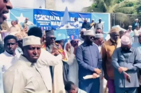 مظاهرة حاشدة بالصومال رفضاً للاعتراف الإسرائيلي بـ(أرض الصومال)