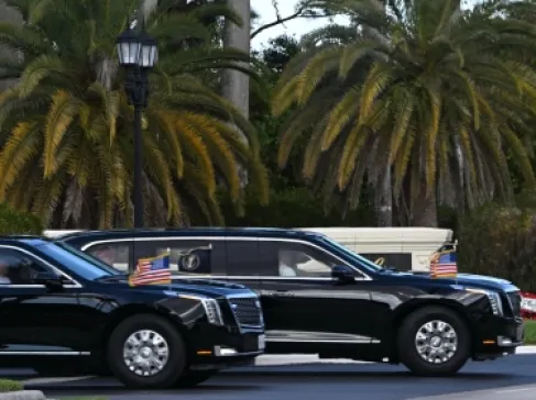 جسم مشبوه يجبر موكب ترمب على تغيير مساره