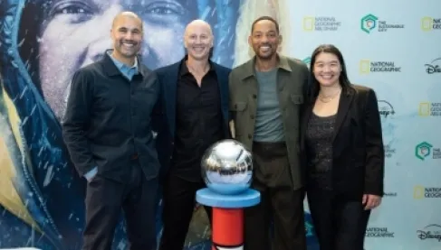 ويل سميث يحتفل بإطلاق (من القطب إلى القطب) في المدينة المستدامة بدبي