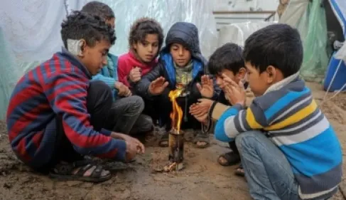 وفاة طفلين في غزة بسبب البرد الشديد