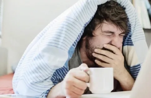 التثاؤب.. لماذا يحدث ومتى يصبح معديا؟