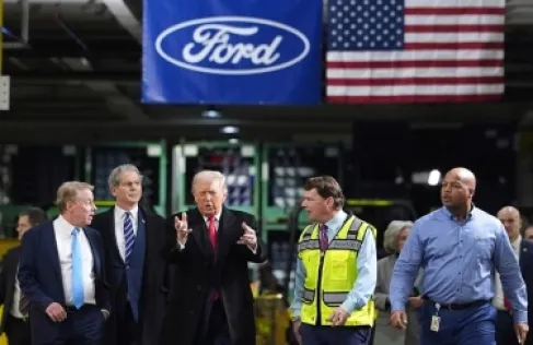 ماذا حصل لعامل مصنع (فورد) الذي شتم ترمب؟