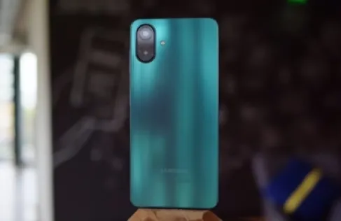 منافس جديد من سامسونغ في عالم الهواتف الذكية