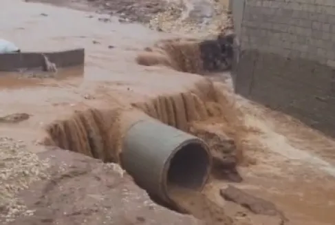 Video .. Floods Trapping Families in South Al-Teim, Madaba