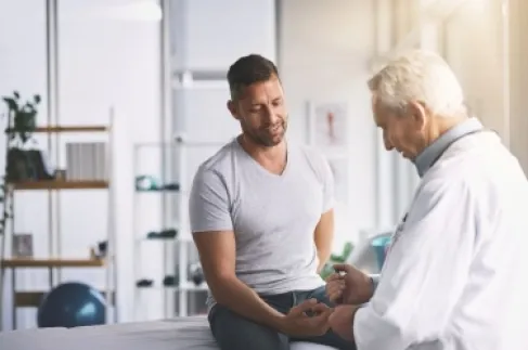 هل يعالج الأطباء الأسباب الجذرية للأمراض أم يكتفون بعلاج الأعراض؟