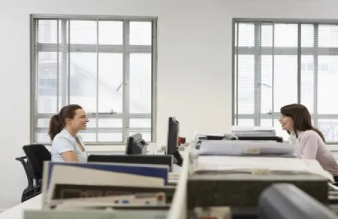 الجلوس الطويل يضر الأوردة ويزيد خطر الدوالي