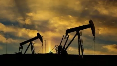 سعر النفط اليوم يرتفع مع تقييم السوق لمخاطر الإمدادات