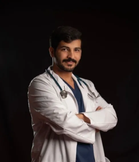 مبارك .. الدكتور عواد محمود أبو زهير بمناسبة تخرّجه من جامعة القوقاز الدولية