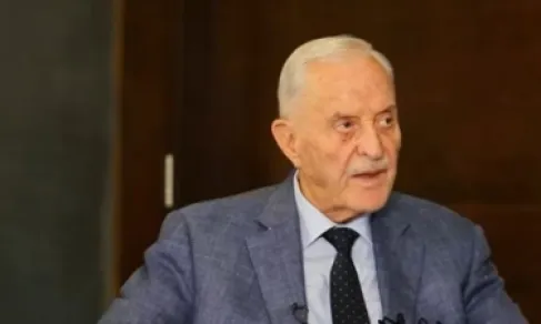 رئيس الوزراء الأسبق أحمد عبيدات يرقد على سرير الشفاء