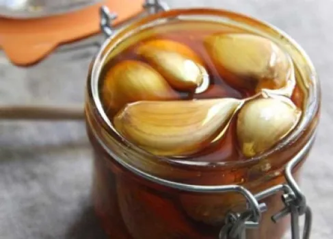 تعرف على فوائد الثوم مع العسل