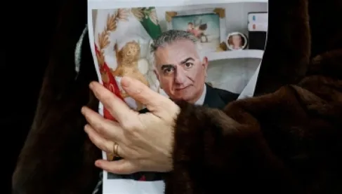 نجل الشاه يحث ترامب على ضرب إيران الآن