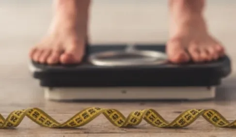 وداعاً للحرمان.. كيف تخسر 45 كيلوغراماً بـ 5 عادات سهلة لم تتوقعها؟