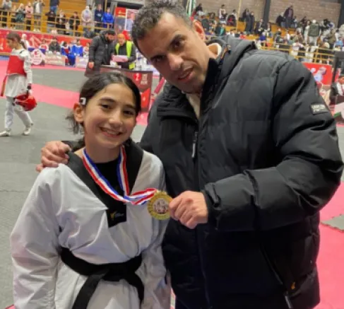 اللاعبتان جنى ونور الشخانبة تتوجان بذهبية بطولة الفرسان الدولية