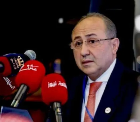 السفير… حين يطول الحديث ويقصر المعنى