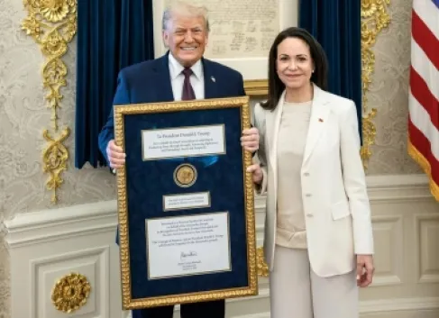 لجنة نوبل تشدد على أن حيازة الميدالية لا تعني الفوز بالجائزة