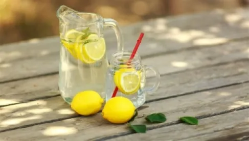 أفضل وقت لشرب ماء الليمون لتعزيز الهضم والترطيب
